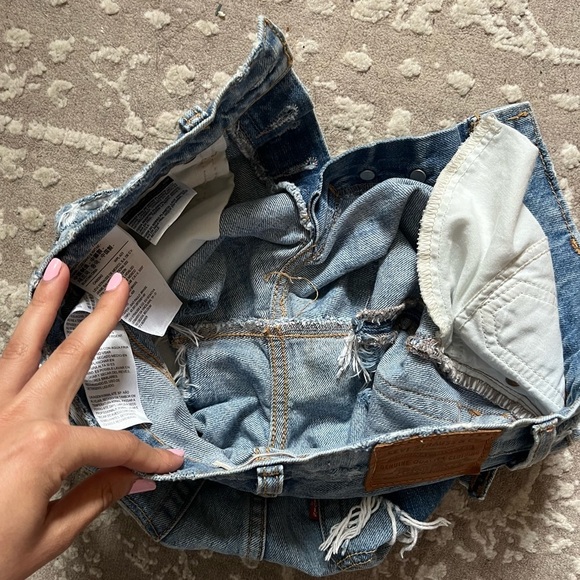 LEVI wedgie shorts - Picture 5 of 8